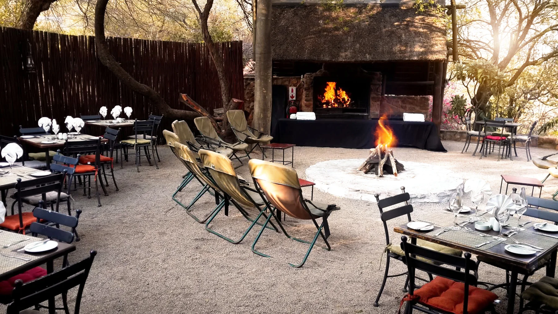 Terrace dining at Leopard Lodge